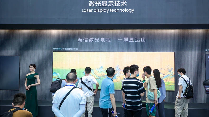 在中国电子信息博览会上踢足球？海信激光显示炫酷展区引热议